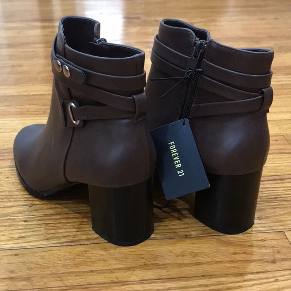 NWT Forever 21 Brown Ankle Boots - Picture 4 of 4